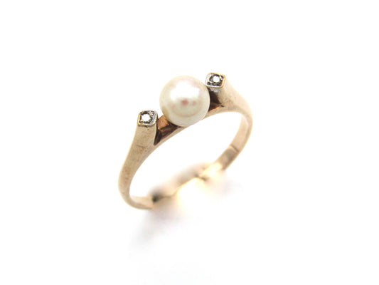 Vintage, 9K gold pearl and diamond ring.