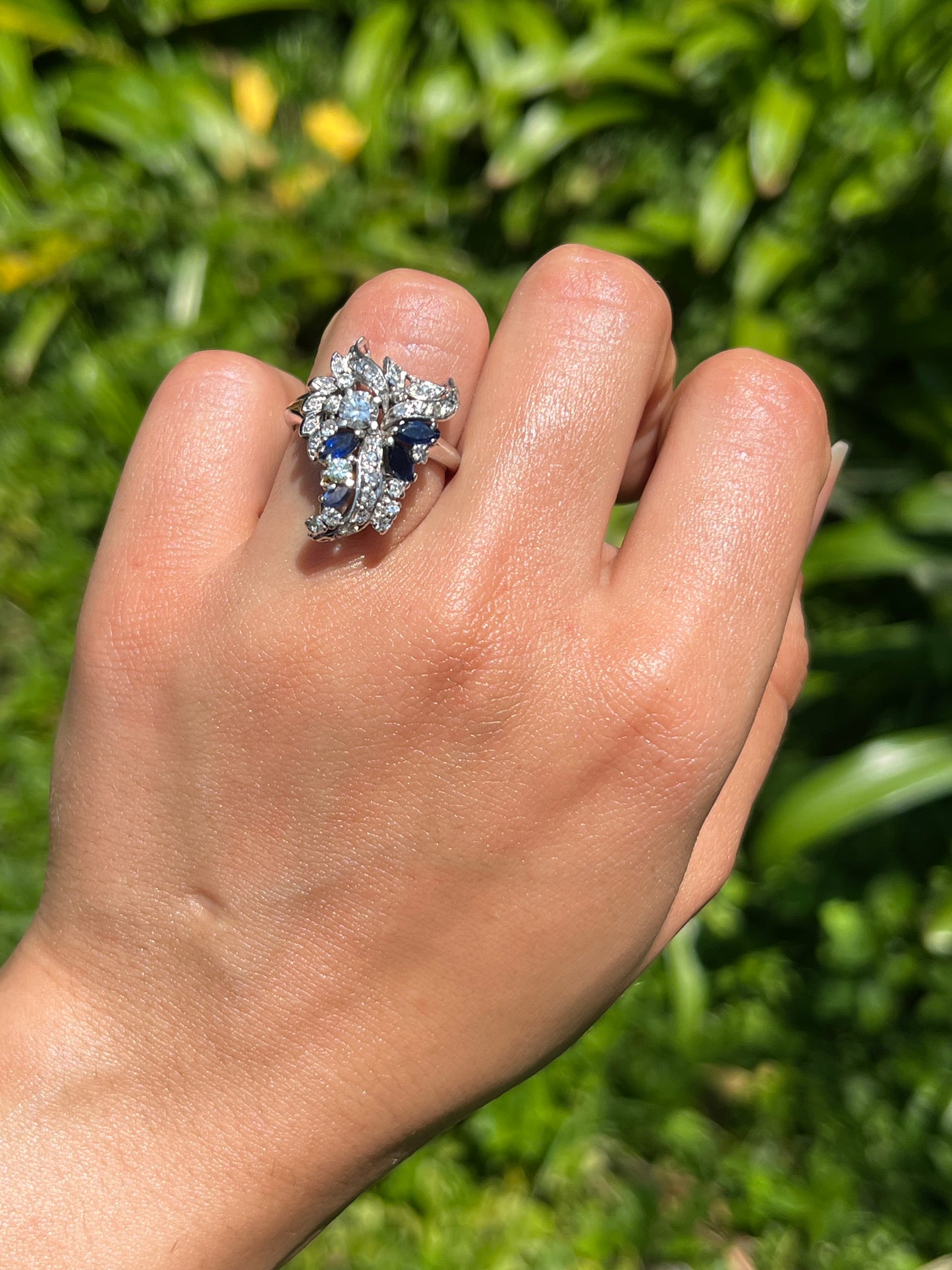 Edwardian, 18K gold French sapphire and diamond 'grapevine' ring