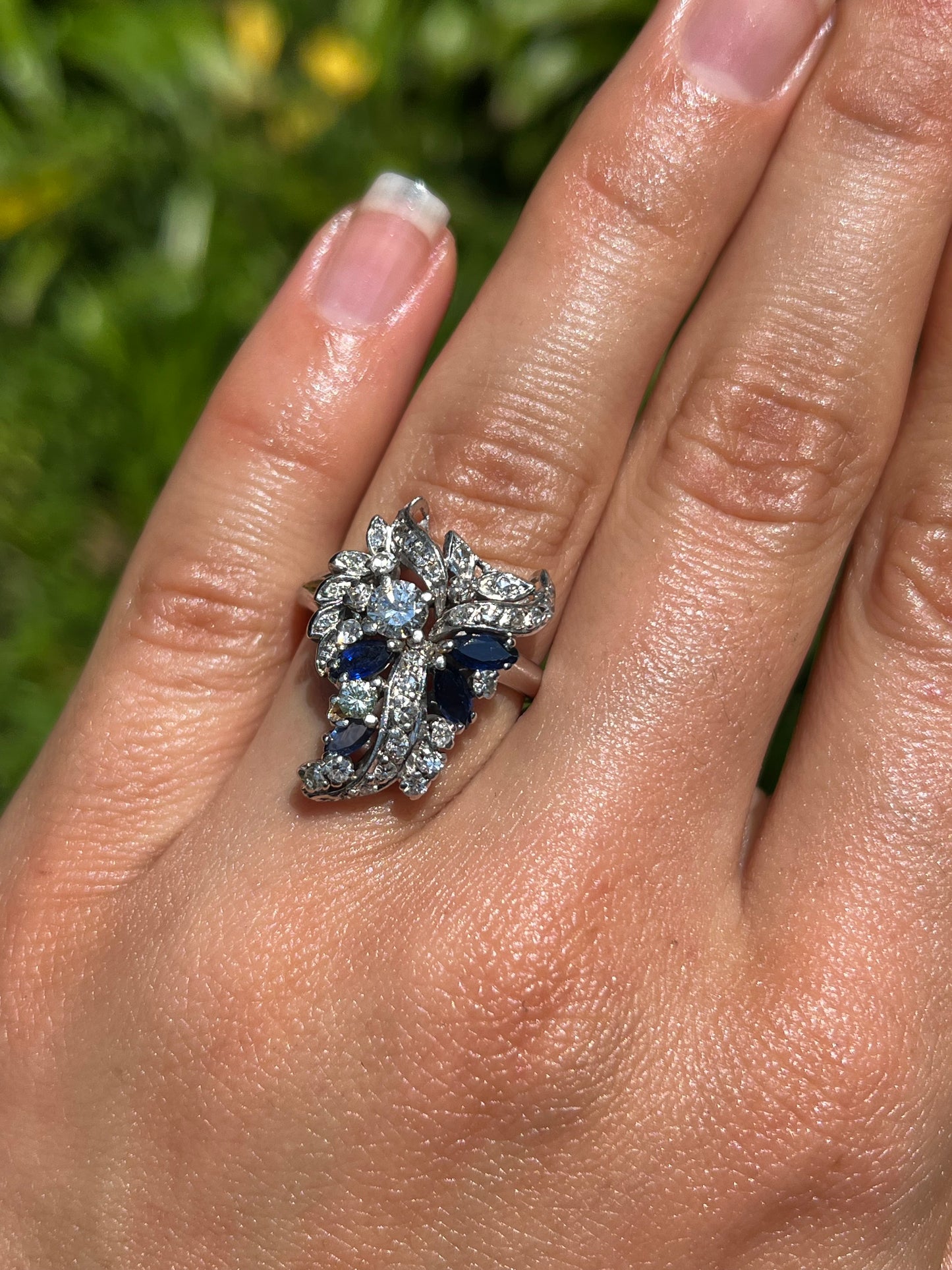 Edwardian, 18K gold French sapphire and diamond 'grapevine' ring