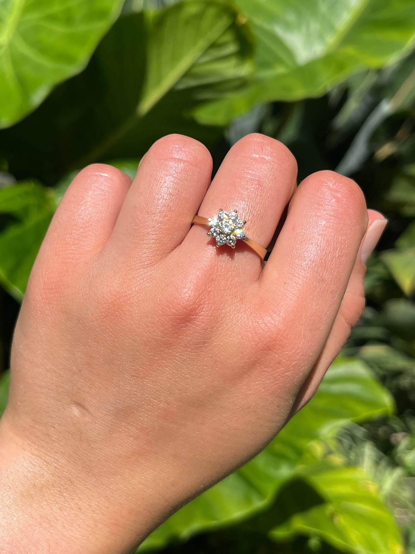 Vintage, 18K gold diamond 'flower' ring