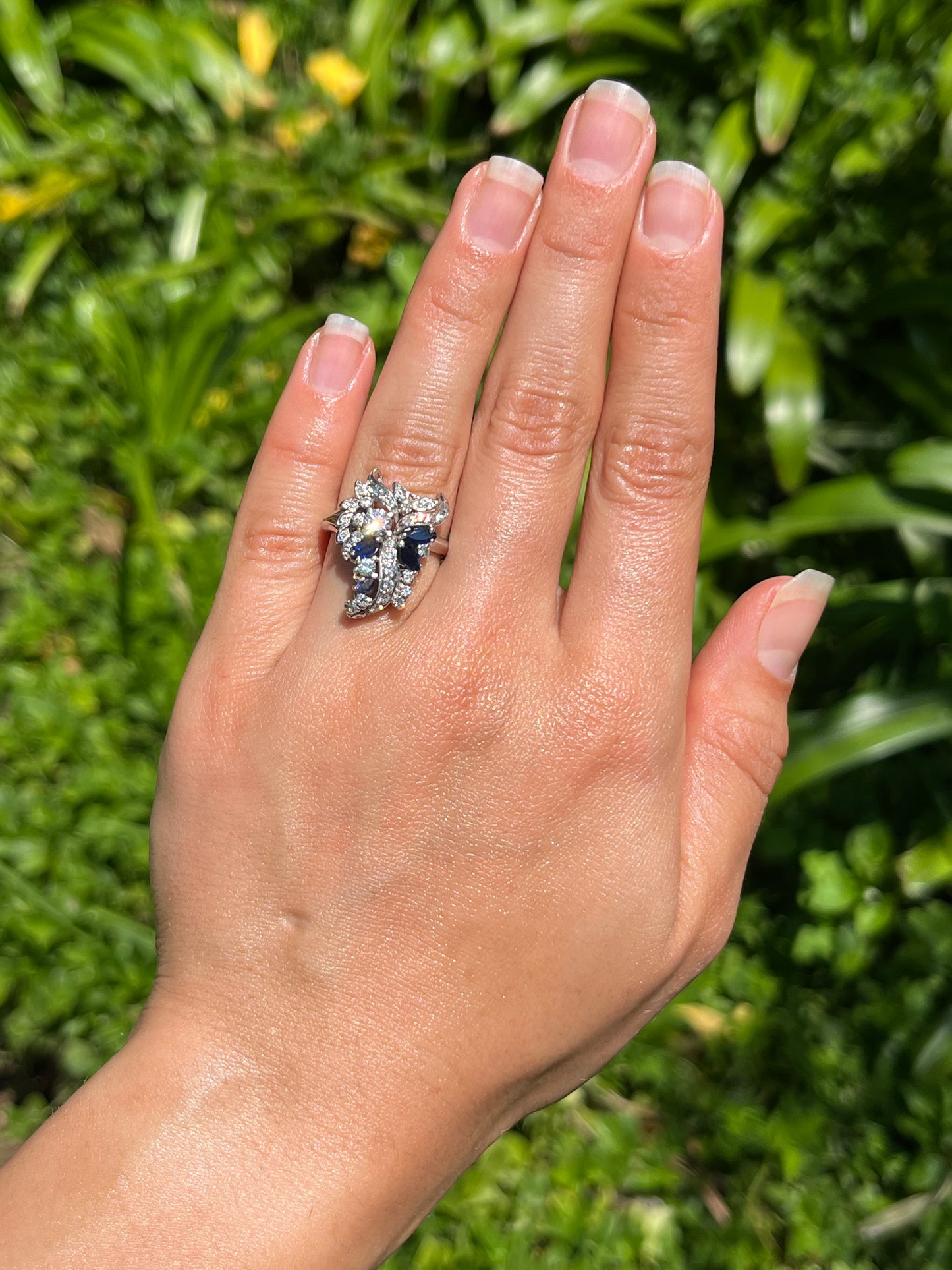 Edwardian, 18K gold French sapphire and diamond 'grapevine' ring