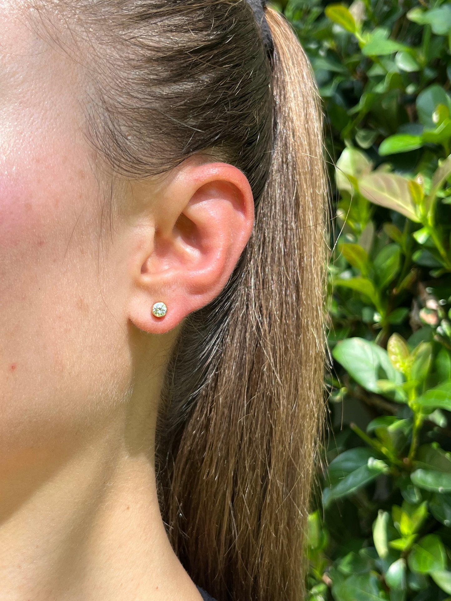 Estate, 18K gold diamond screw-on stud earrings