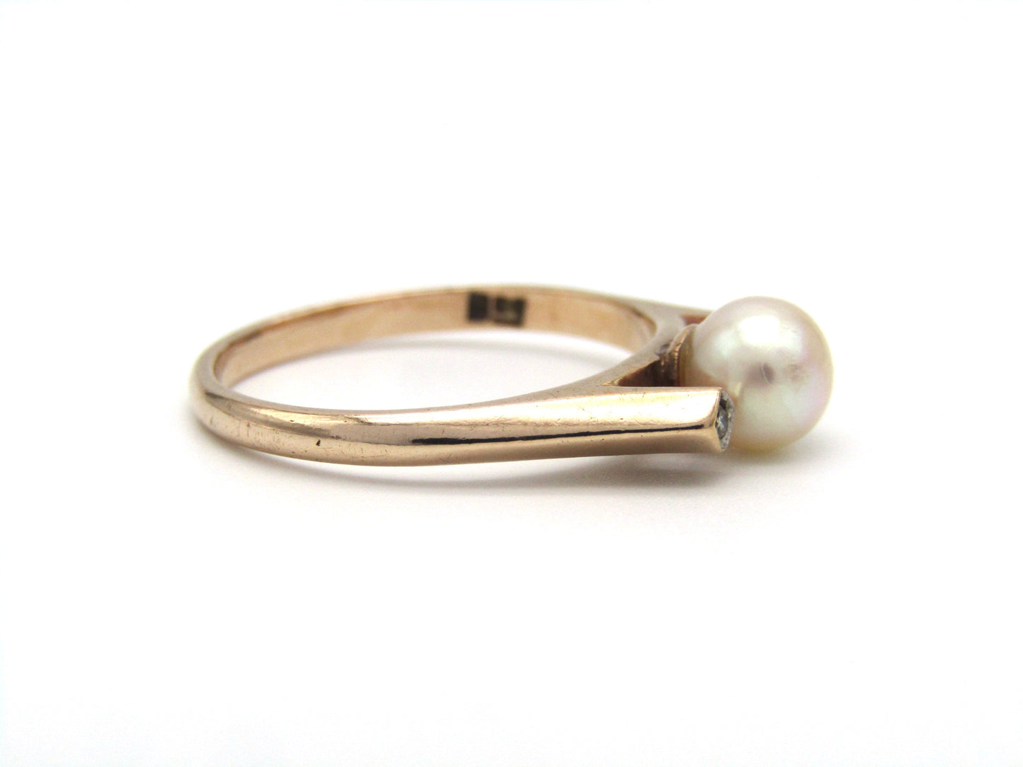 Vintage, 9K gold pearl and diamond ring.