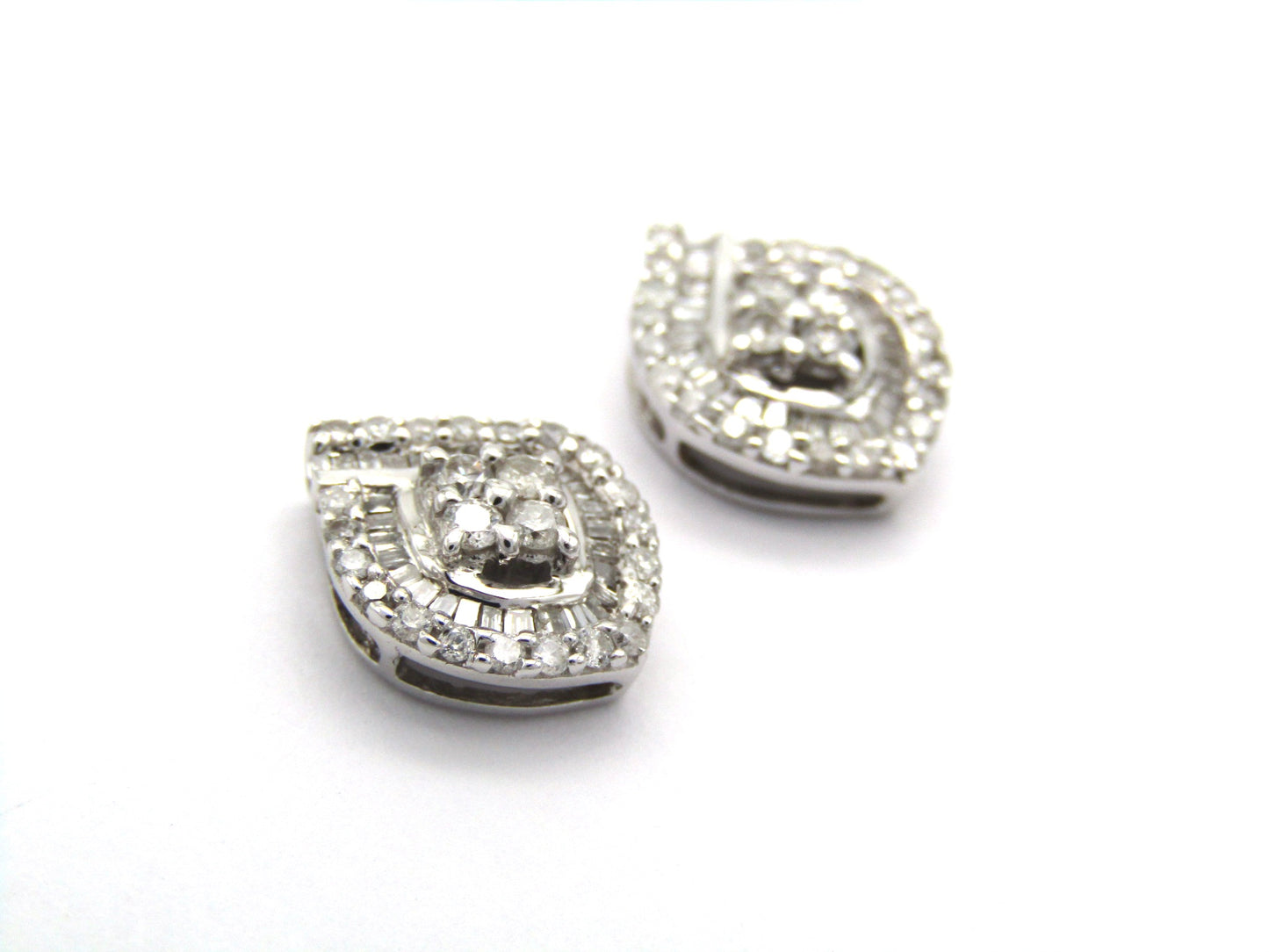 Estate, 18K gold diamond stud earrings