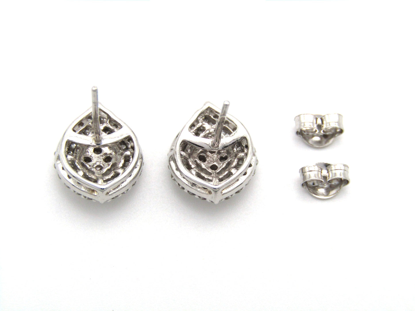 Estate, 18K gold diamond stud earrings