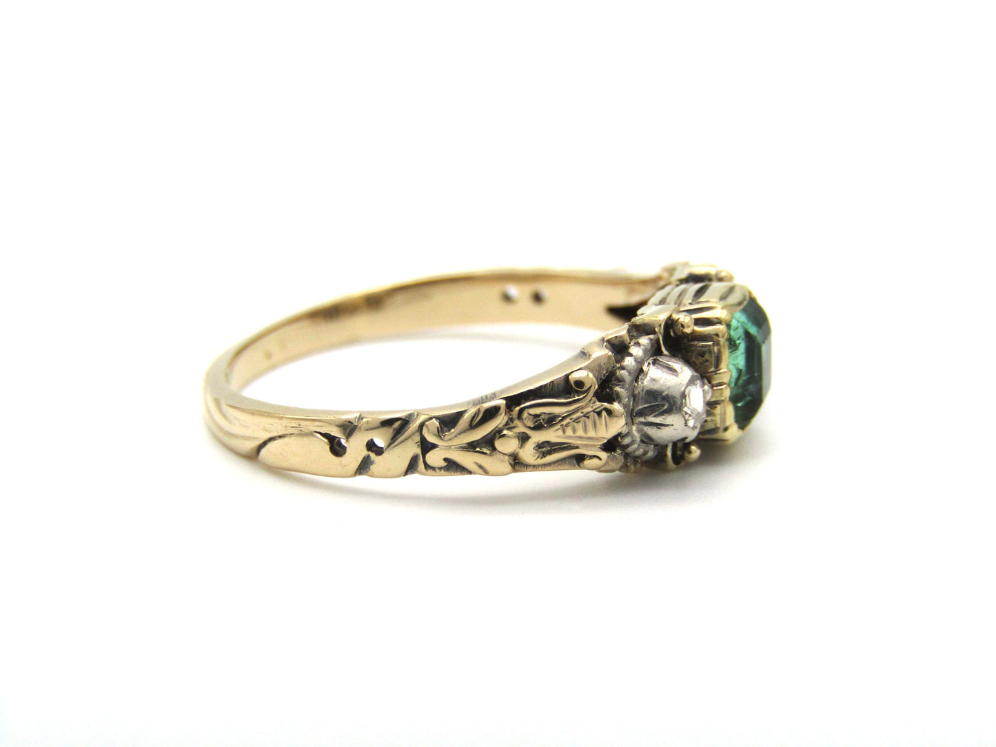 Edwardian, 14K gold green beryl and diamond ring