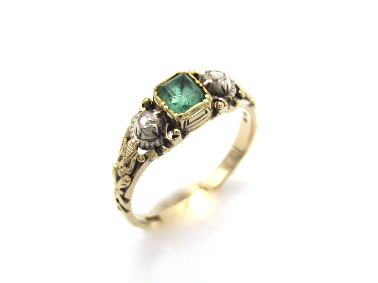 Edwardian, 14K gold green beryl and diamond ring
