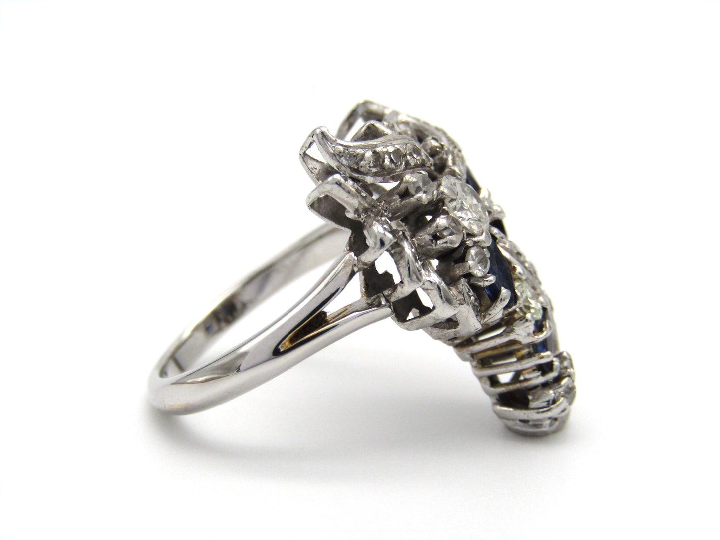 Edwardian, 18K gold French sapphire and diamond 'grapevine' ring