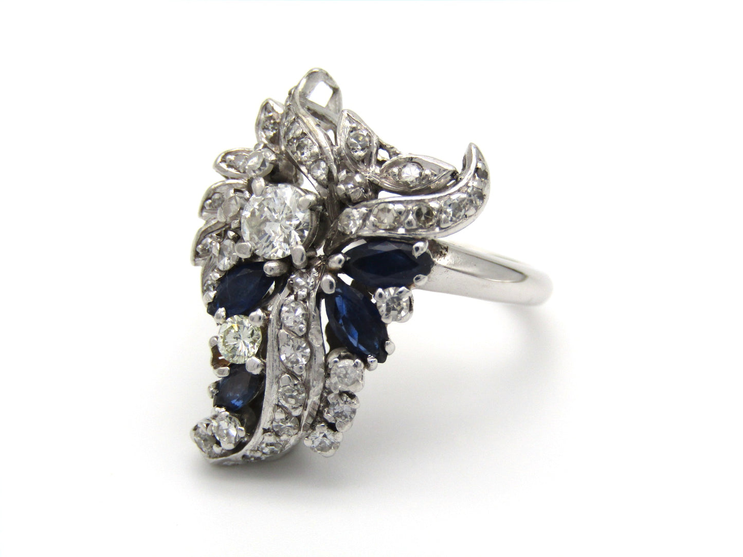 Edwardian, 18K gold French sapphire and diamond 'grapevine' ring