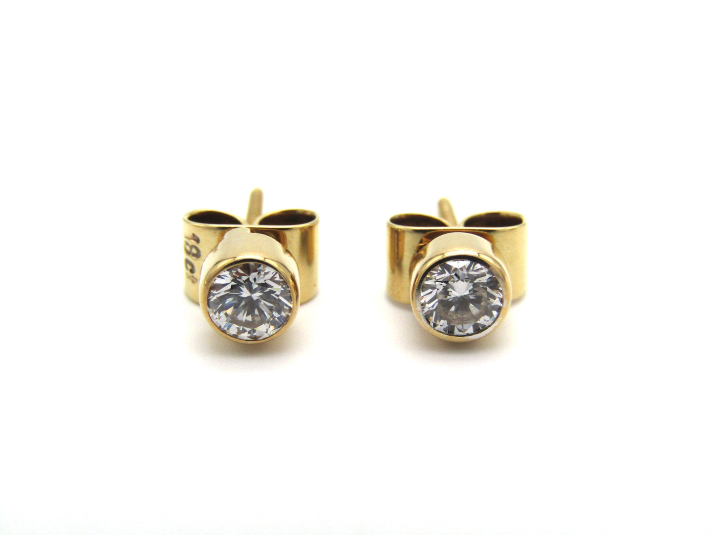Estate, 18K gold diamond screw-on stud earrings