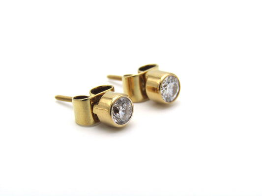 Estate, 18K gold diamond screw-on stud earrings