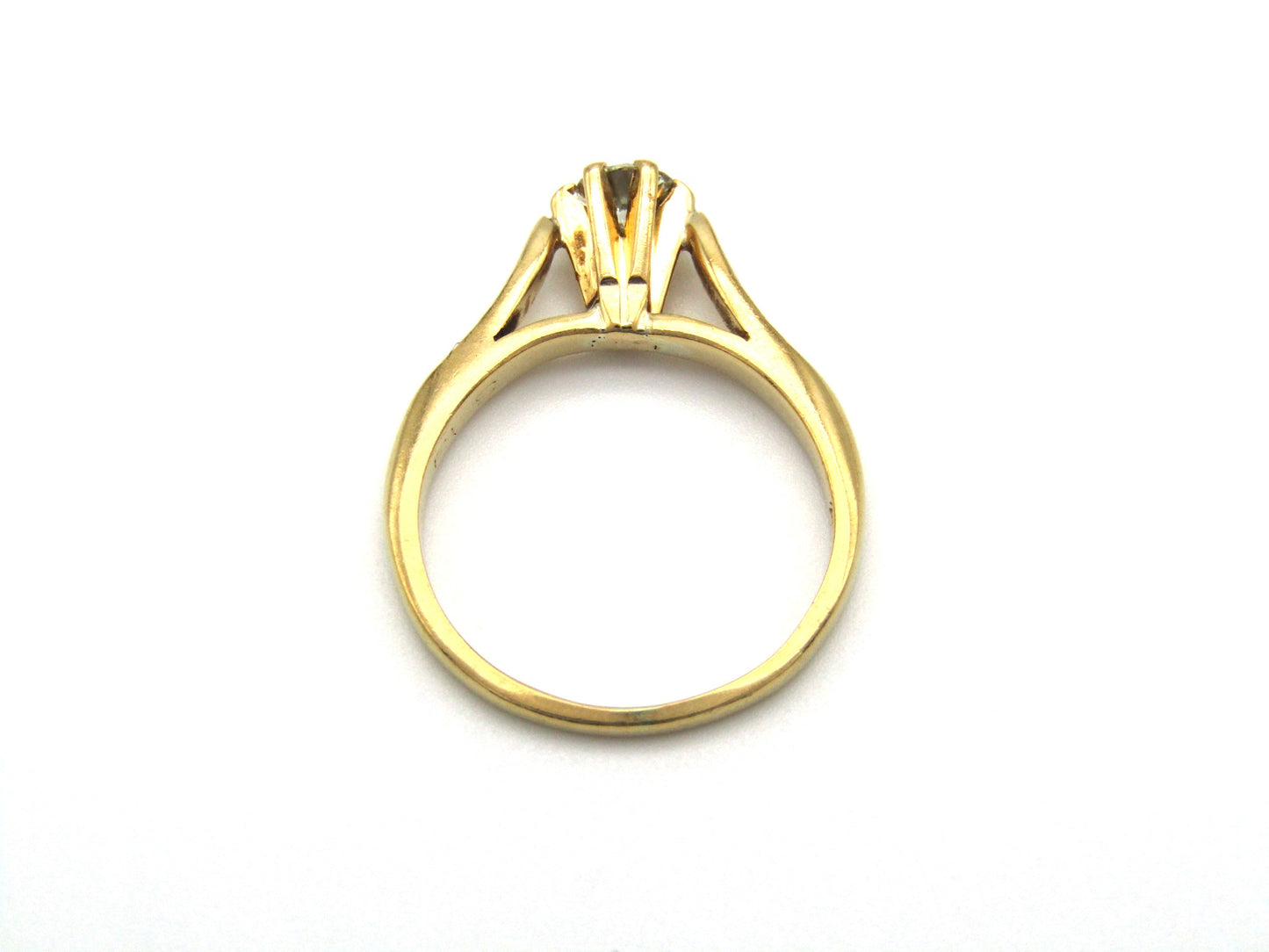 Mid-century, 18K gold diamond solitaire ring