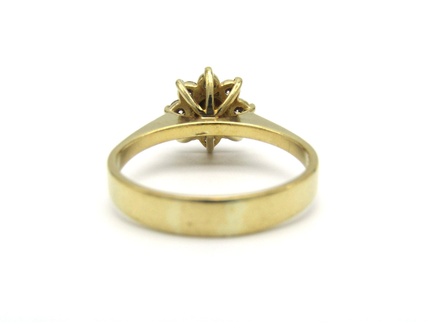 Vintage, 18K gold diamond 'flower' ring