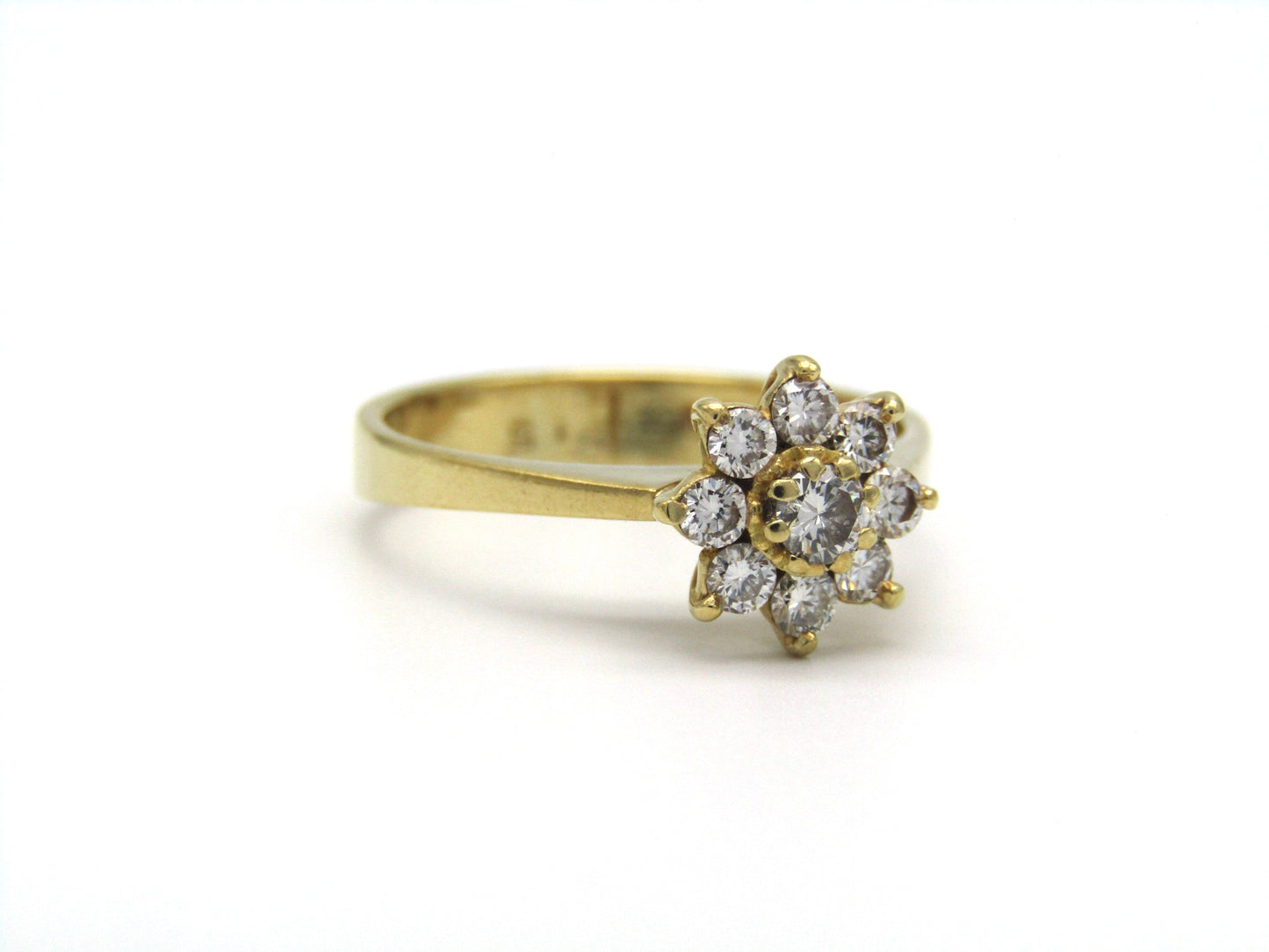 Vintage, 18K gold diamond 'flower' ring