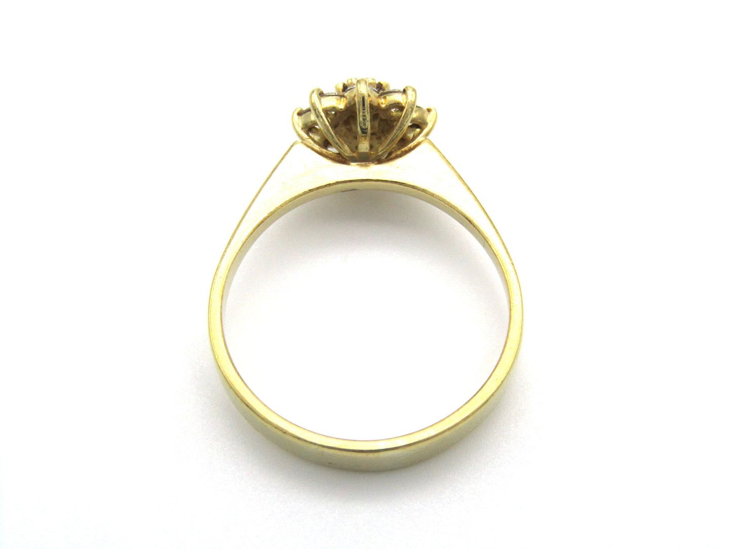 Vintage, 18K gold diamond 'flower' ring