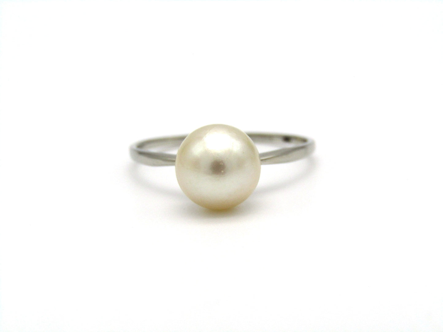 Vintage, 18K gold Akoya pearl ring