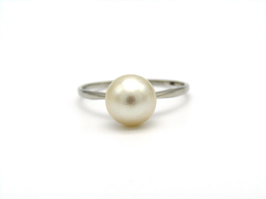 Vintage, 18K gold Akoya pearl ring