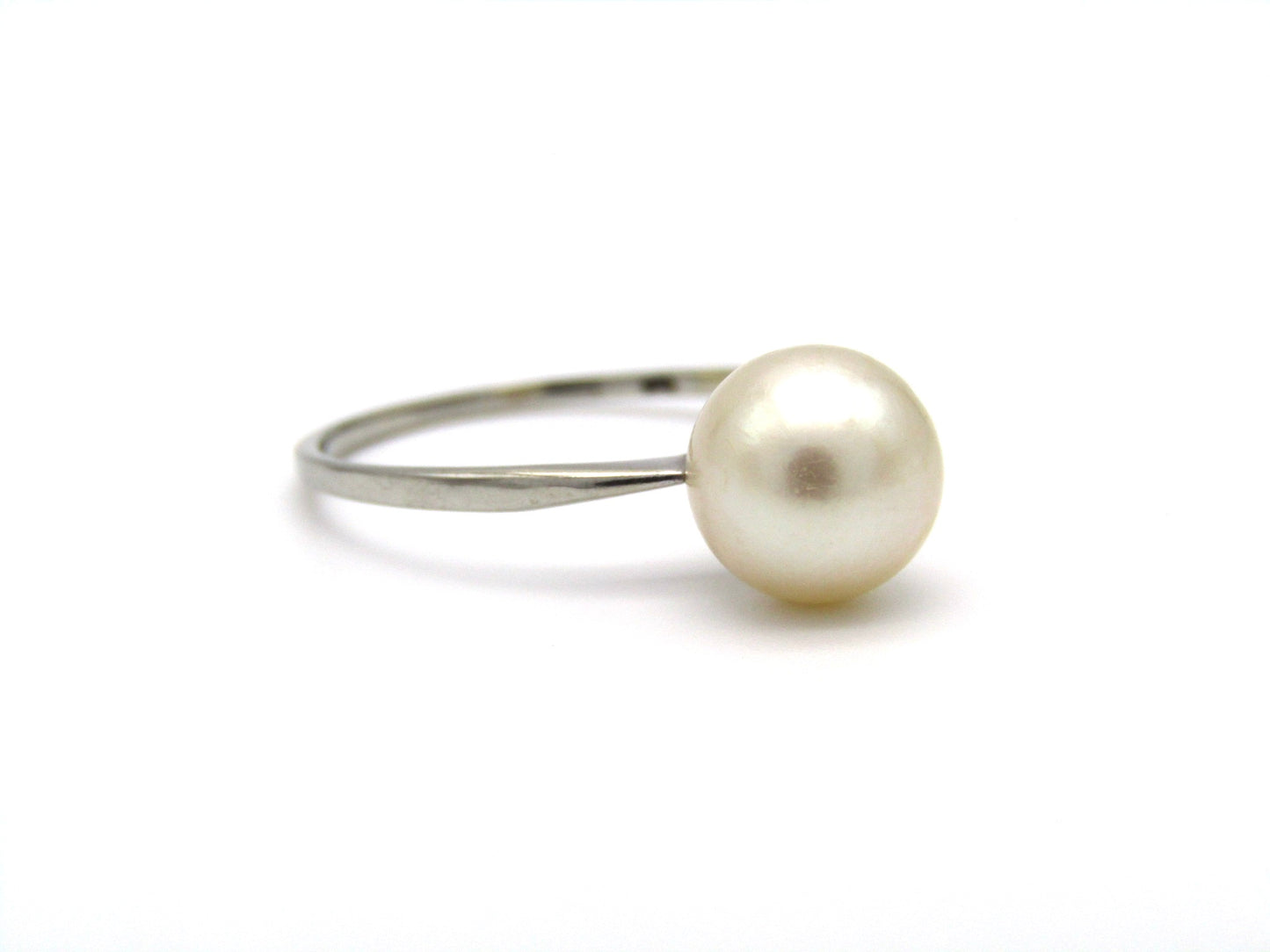 Vintage, 18K gold Akoya pearl ring