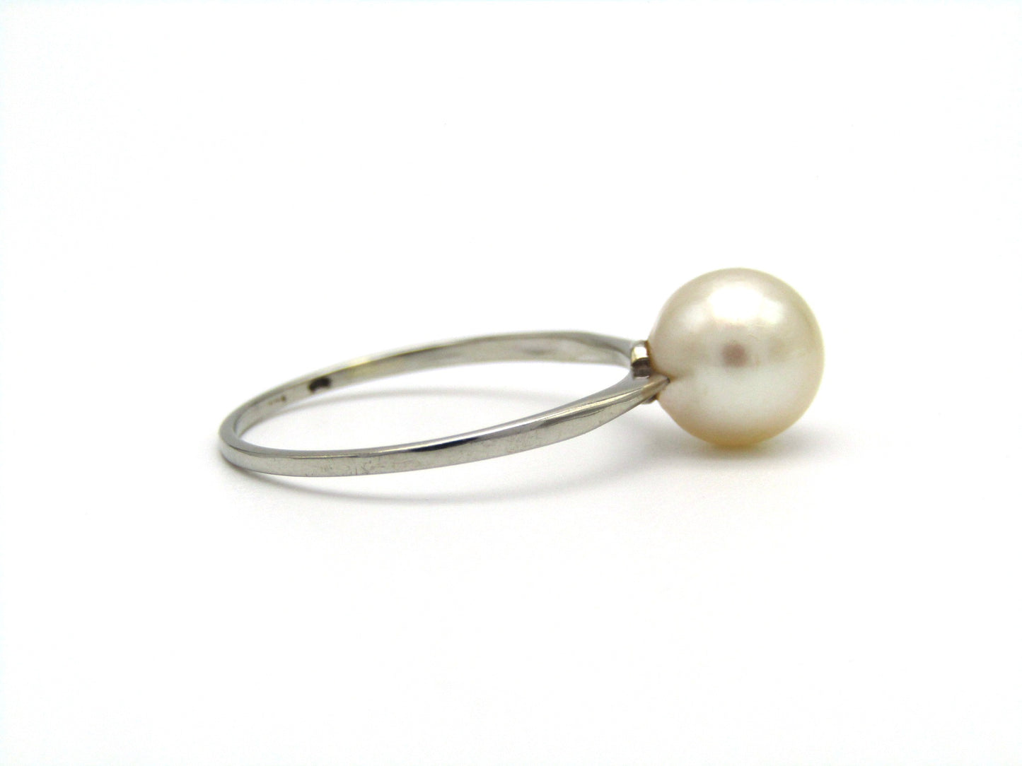 Vintage, 18K gold Akoya pearl ring