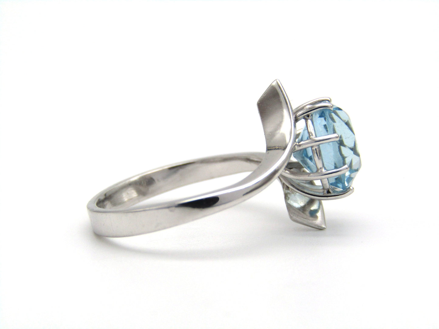 Estate, 18K gold aquamarine bypass ring