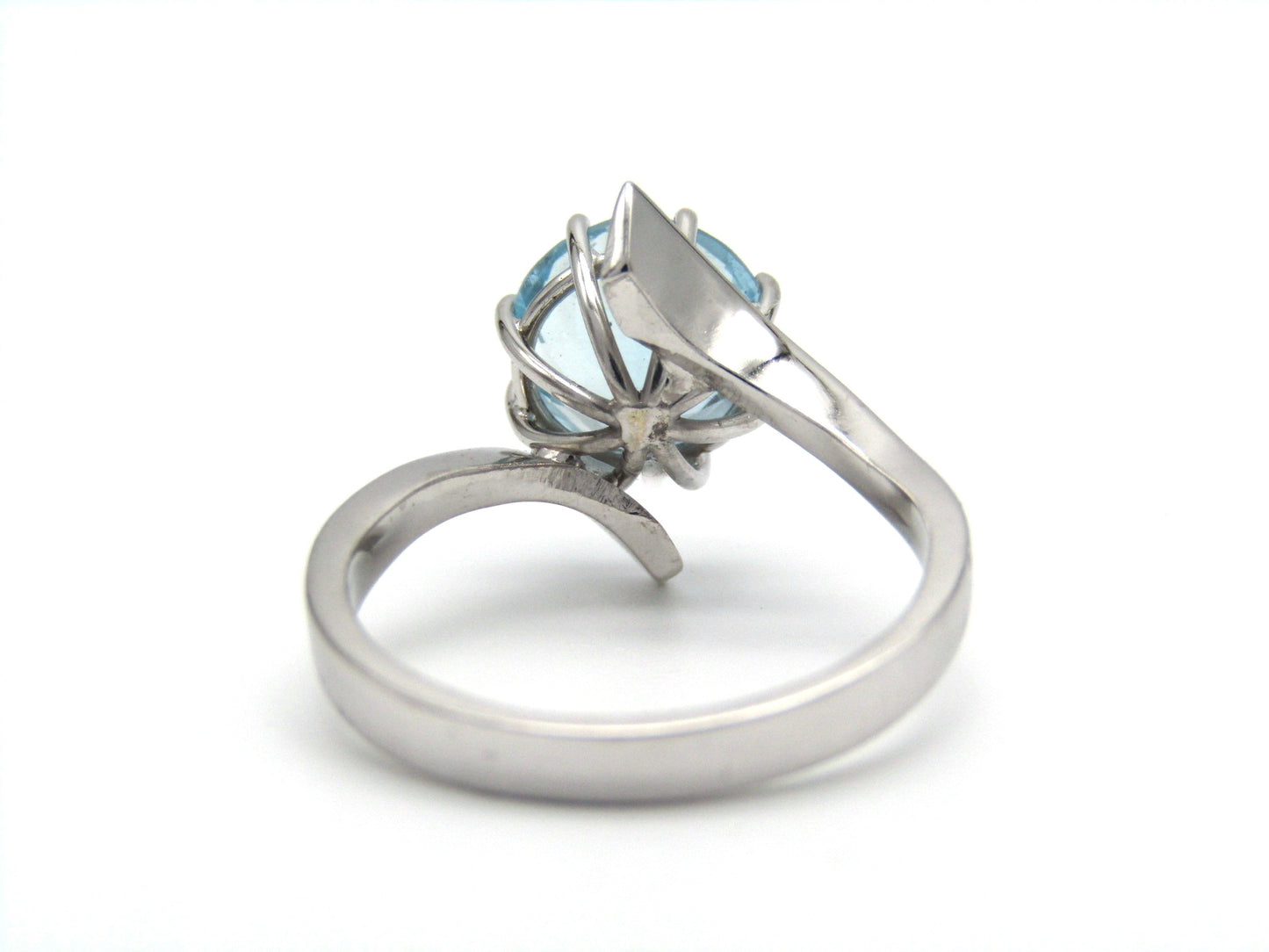 Estate, 18K gold aquamarine bypass ring