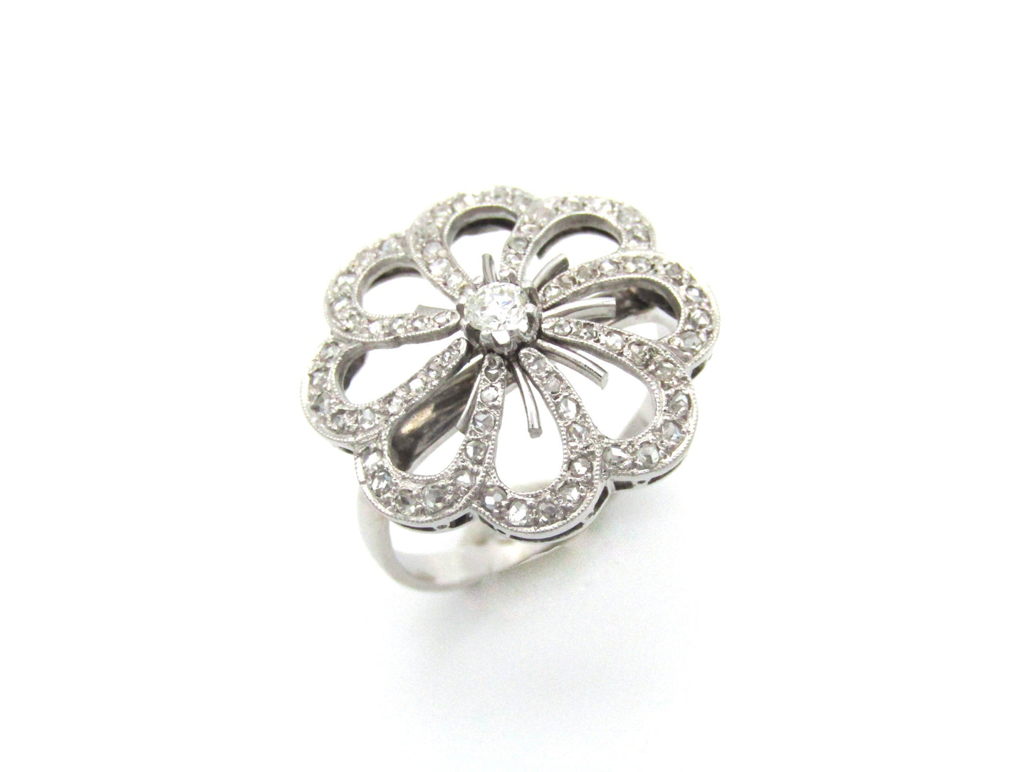Mid-century, 18K gold diamond flower ring