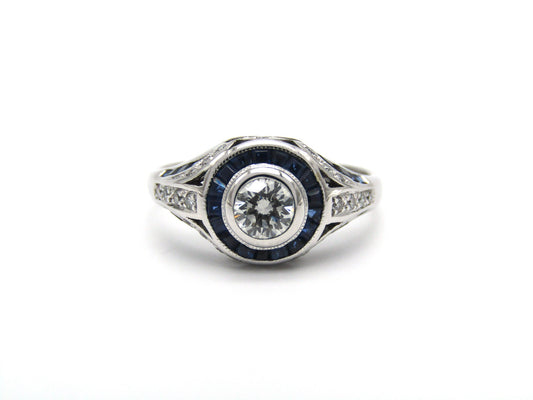 Art Deco, 18K gold diamond and sapphire ring
