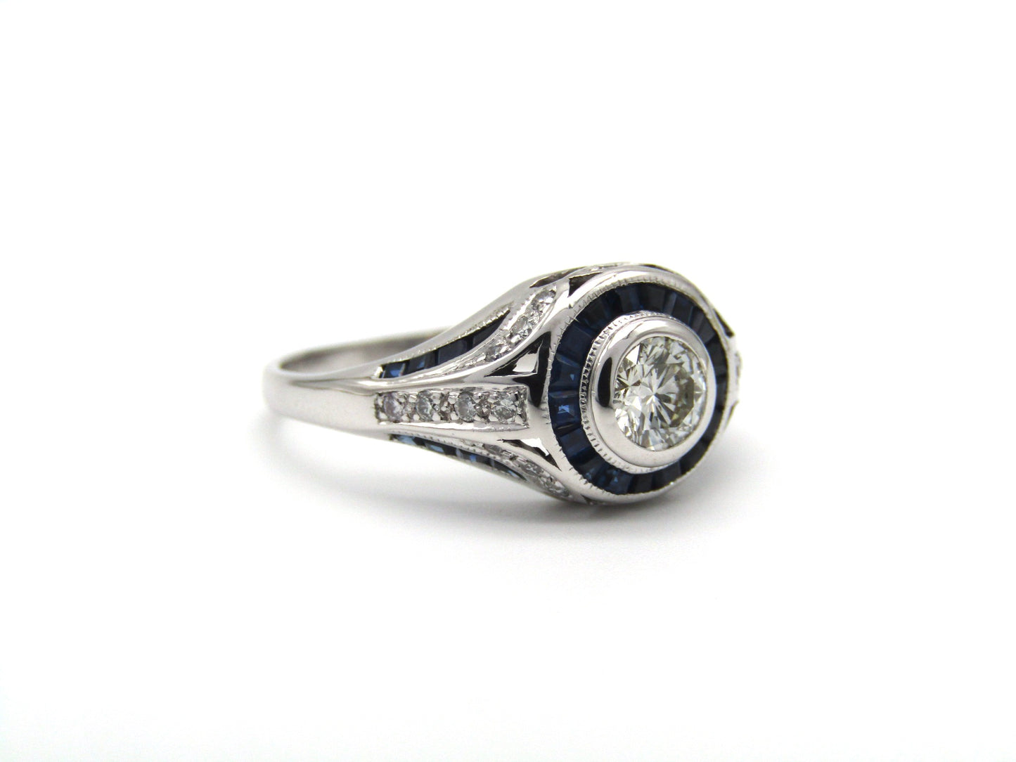 Art Deco, 18K gold diamond and sapphire ring