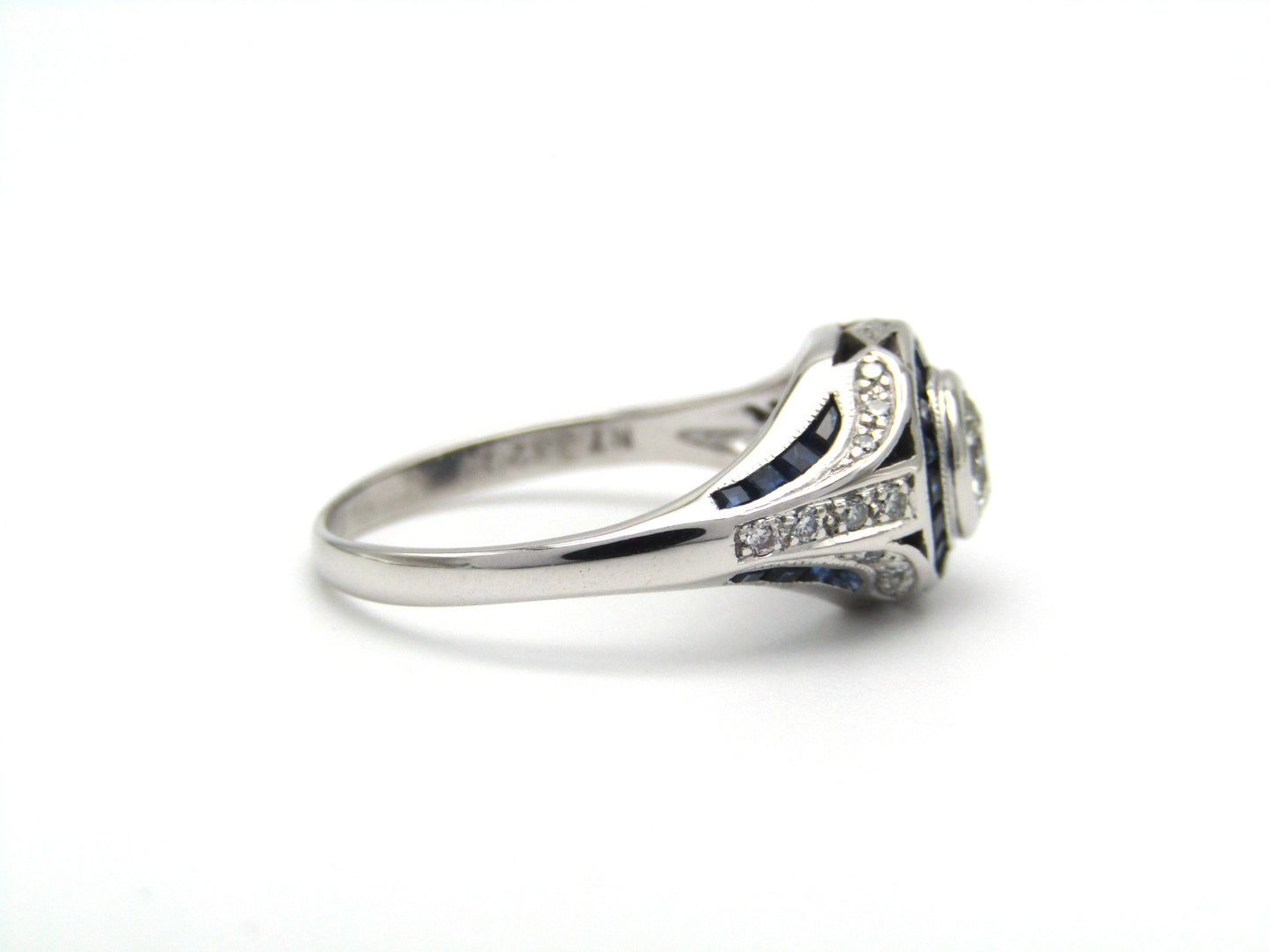 Art Deco, 18K gold diamond and sapphire ring