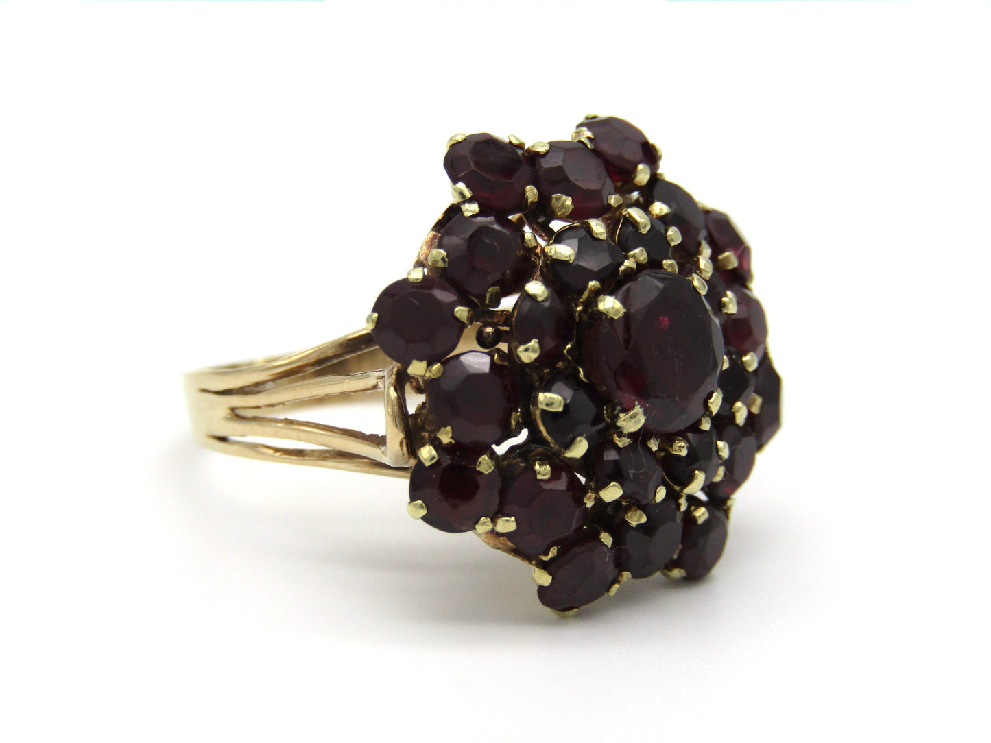 Vintage, 9K gold almandine garnet ring