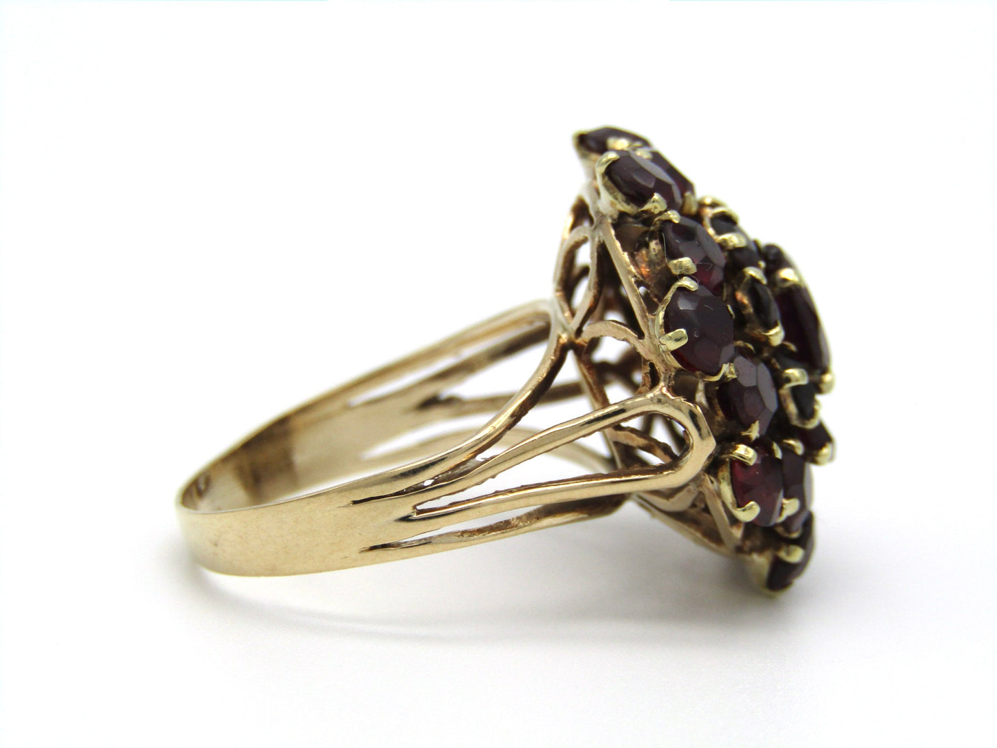 Vintage, 9K gold almandine garnet ring