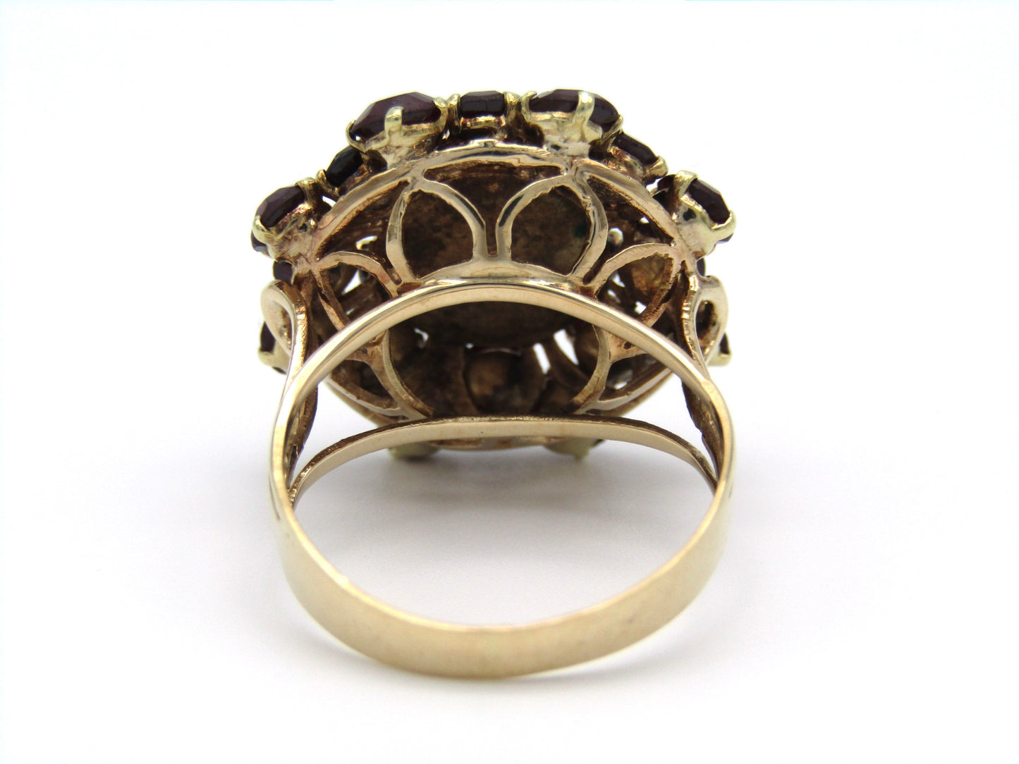 Vintage, 9K gold almandine garnet ring