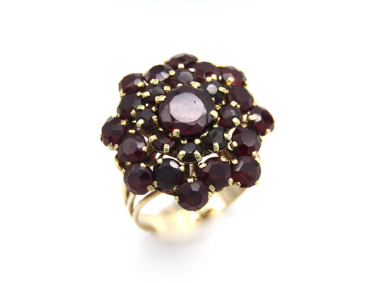 Vintage, 9K gold almandine garnet ring