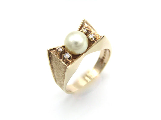 Vintage, 9K gold Akoya pearl and diamond ring