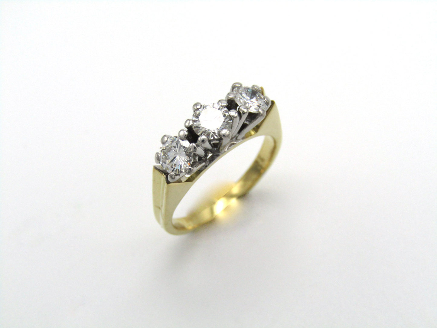 Vintage, 18K gold diamond trilogy ring