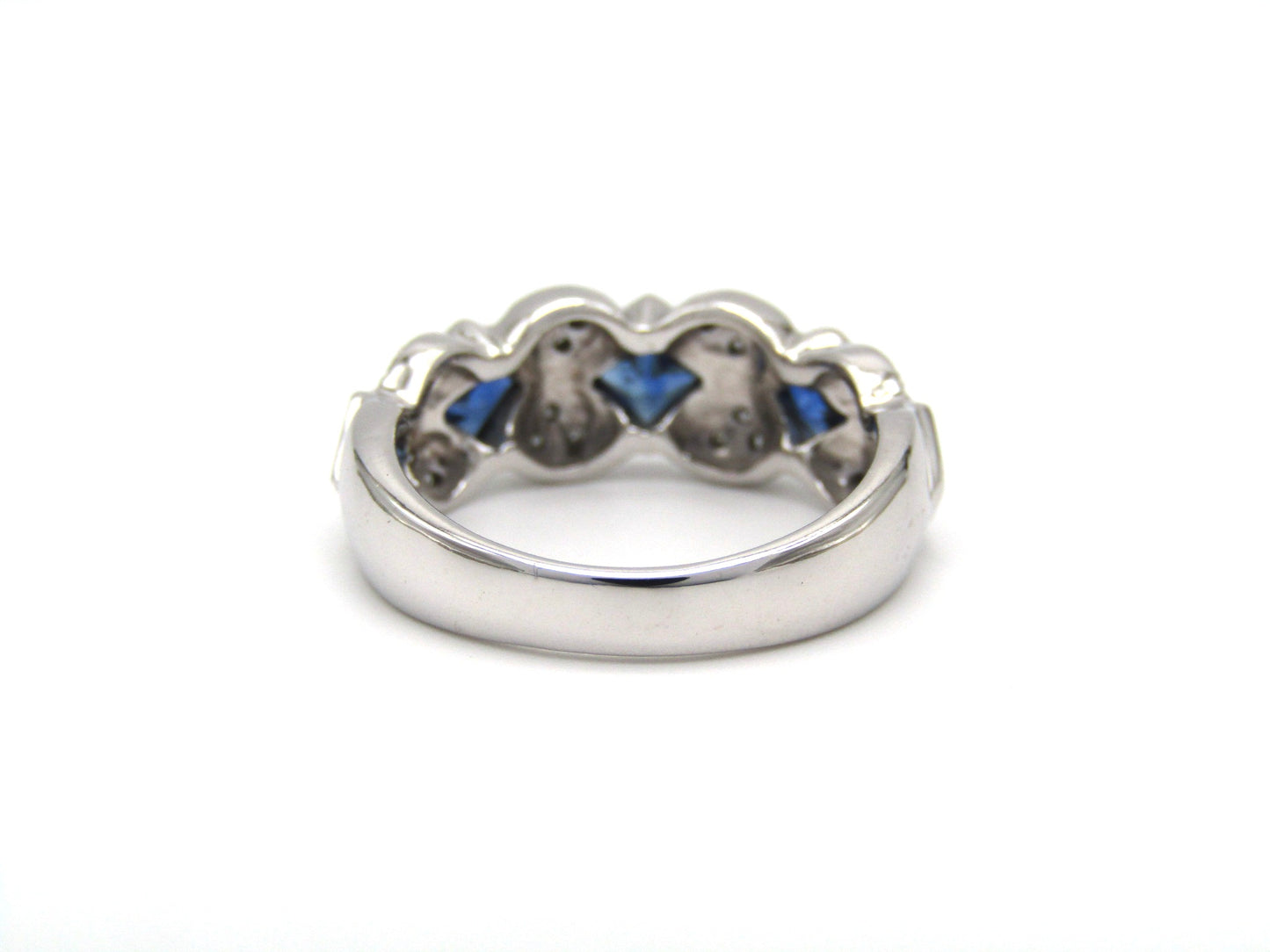 Estate, 18K gold sapphire and diamond ring