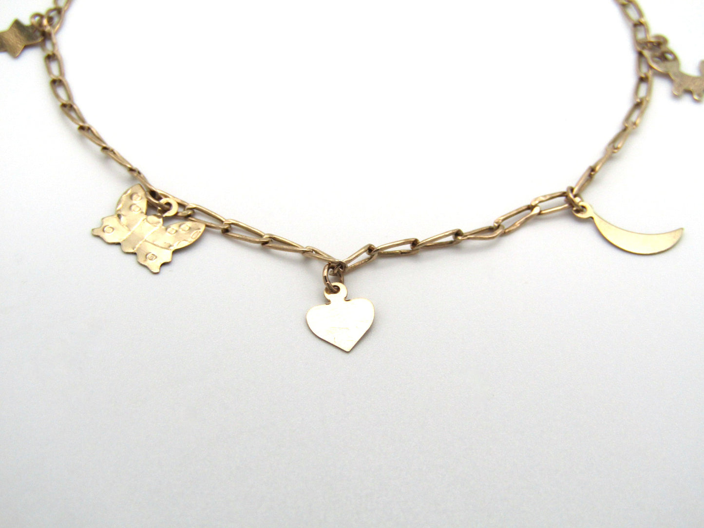 Estate, 9K gold charm bracelet