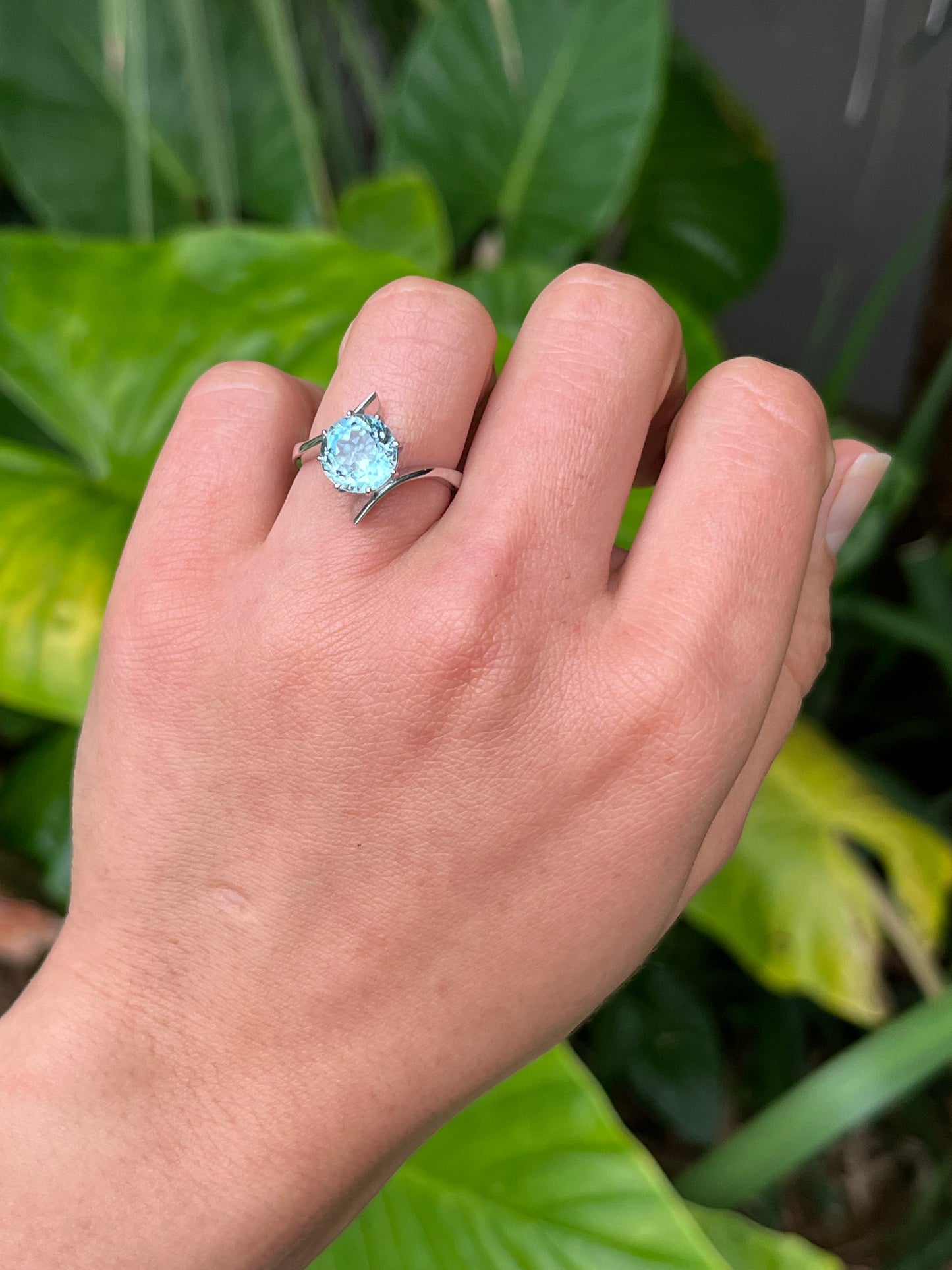 Estate, 18K gold aquamarine bypass ring