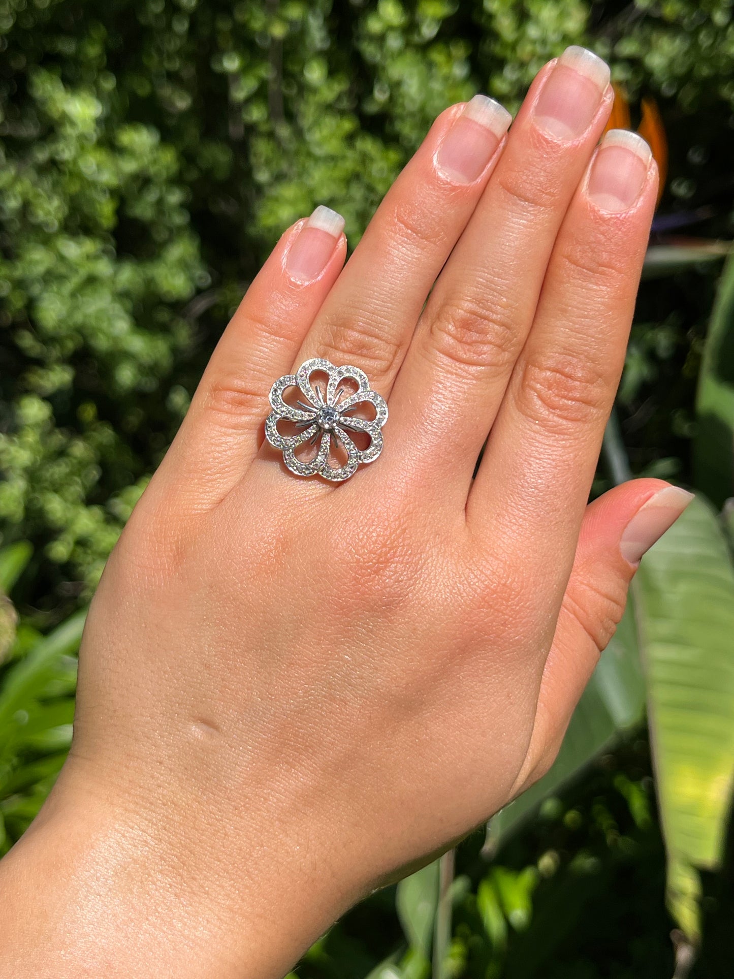 Mid-century, 18K gold diamond flower ring