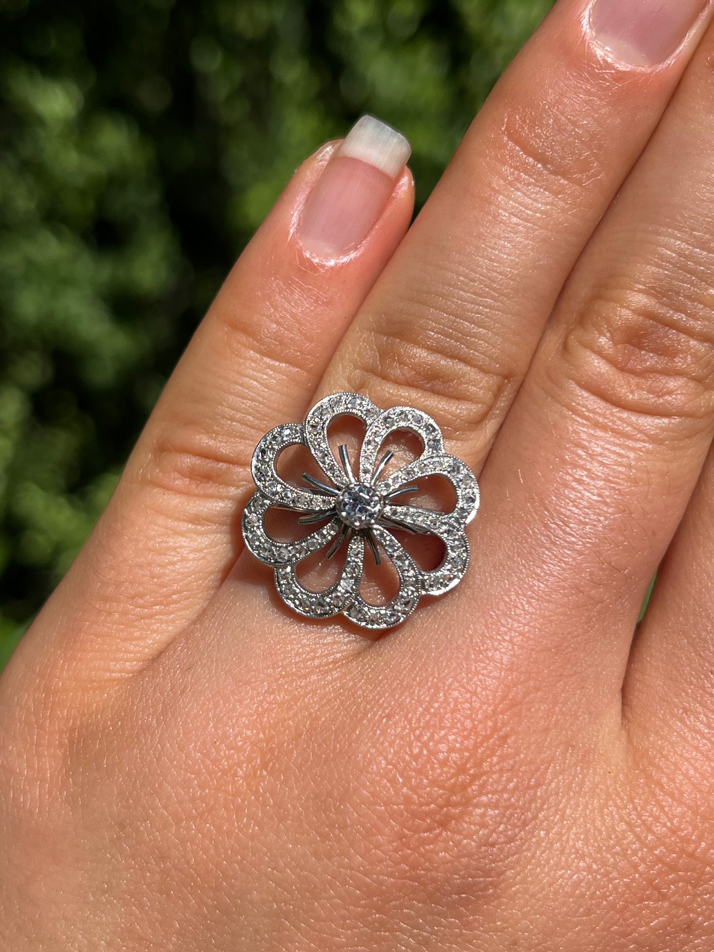 Mid-century, 18K gold diamond flower ring