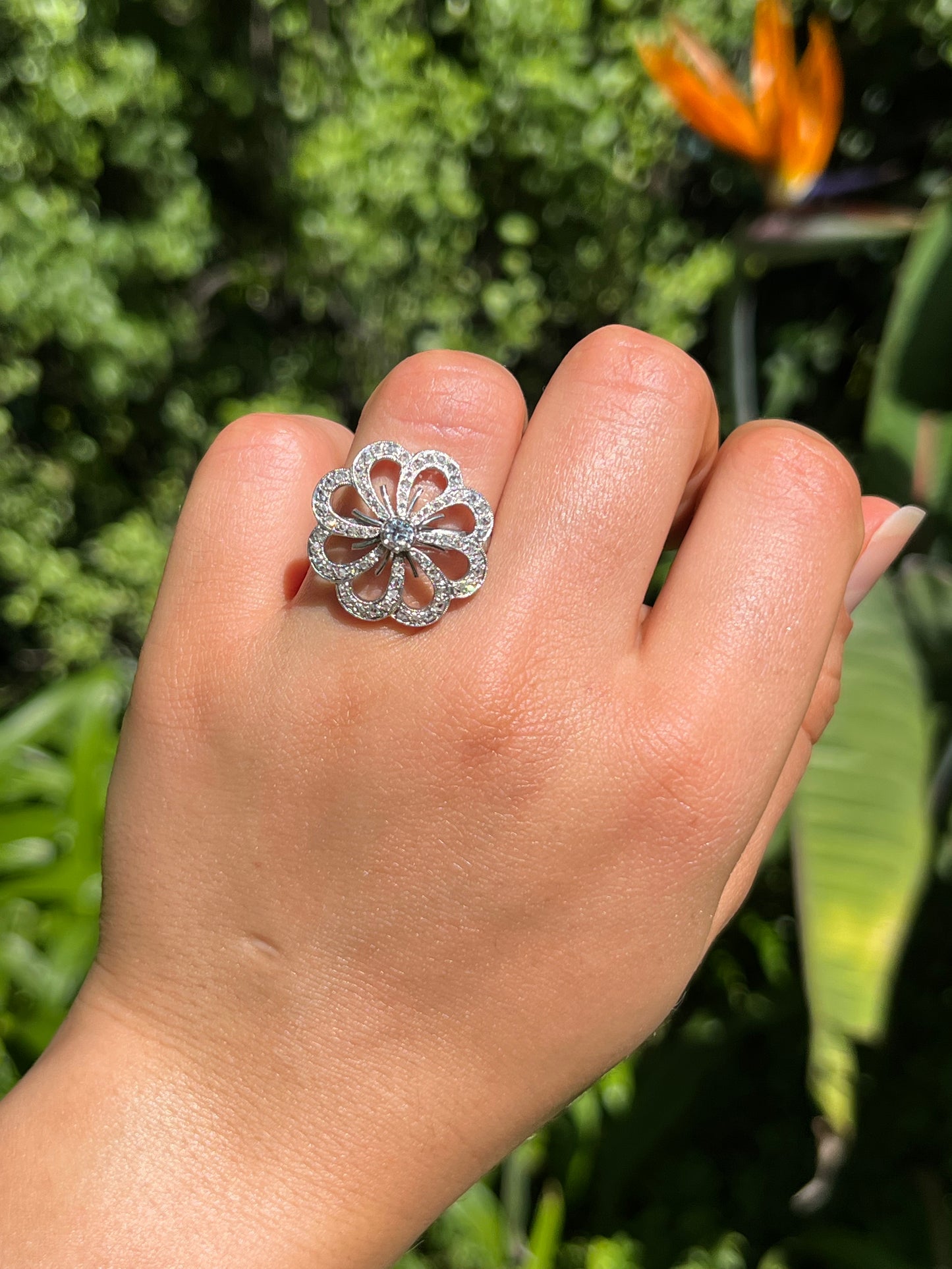 Mid-century, 18K gold diamond flower ring