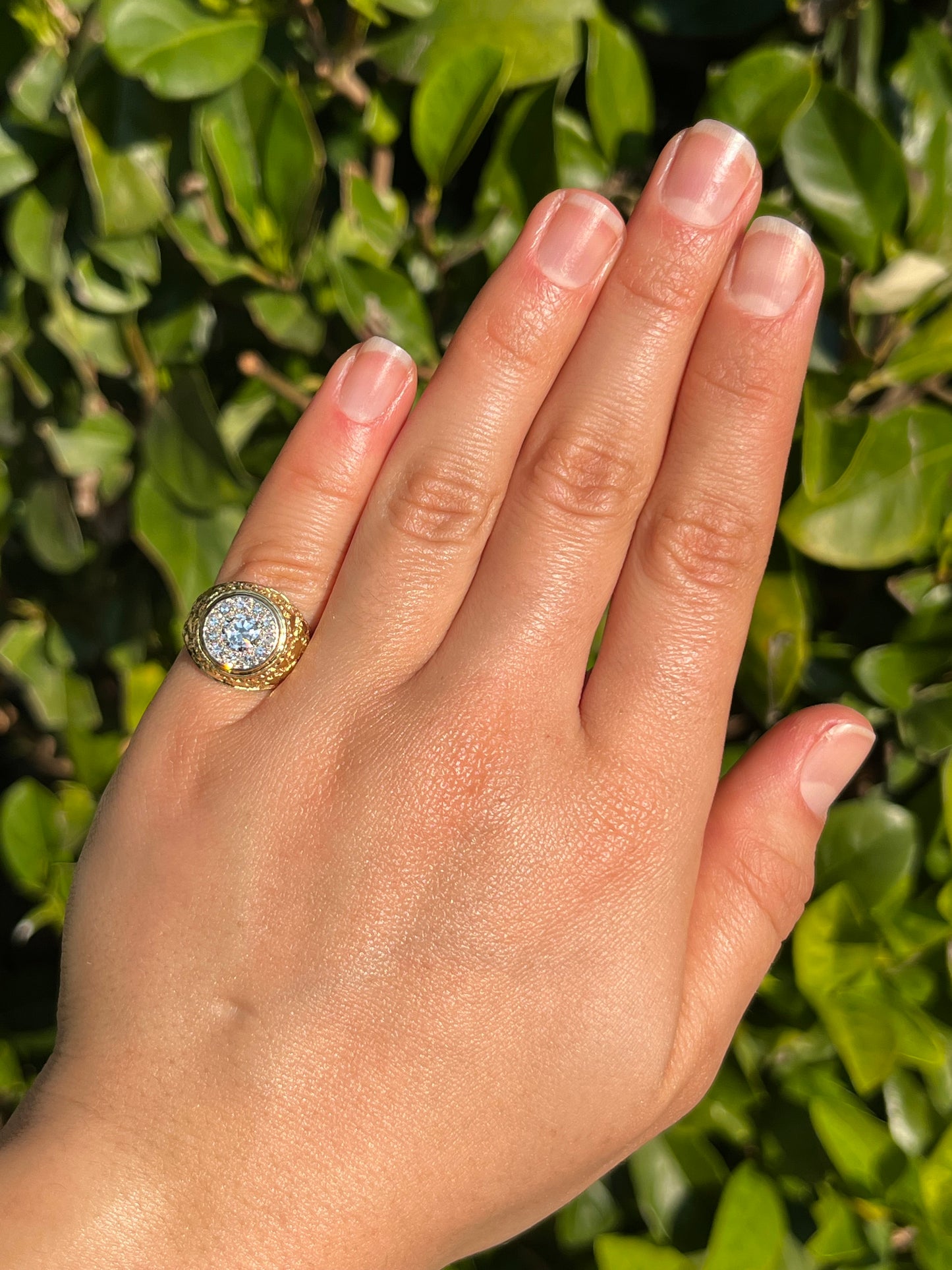 Vintage, 18K gold diamond cluster ring, c.1970s