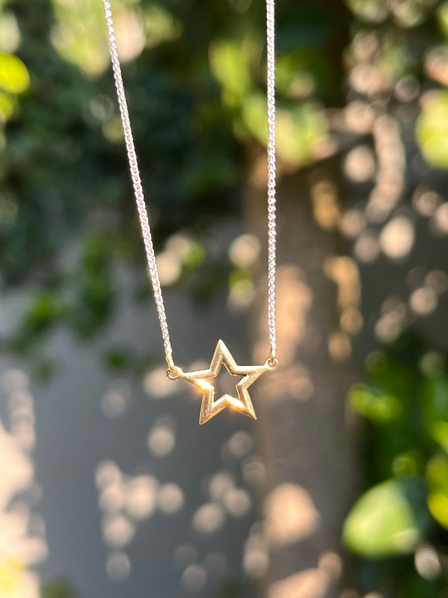 Estate, 9K gold 'star' necklace